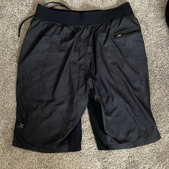 Lululemon Mens Shorts - Picture 2 of 2